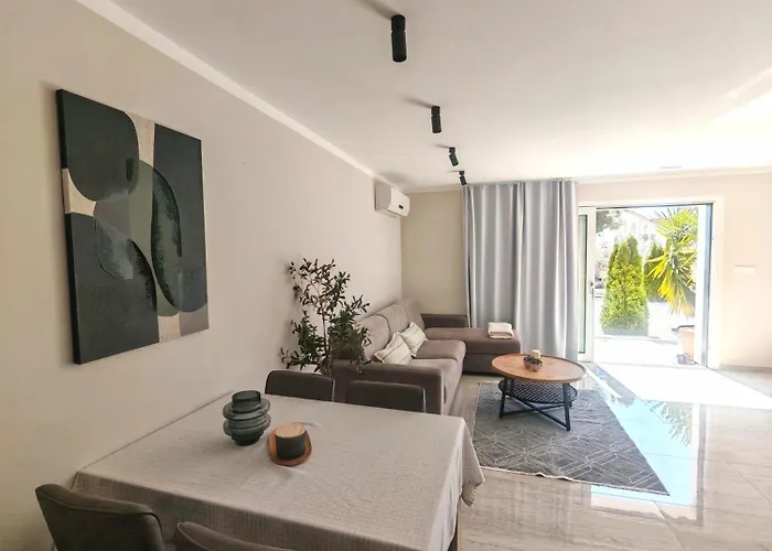 A&j Okruk Apartment *